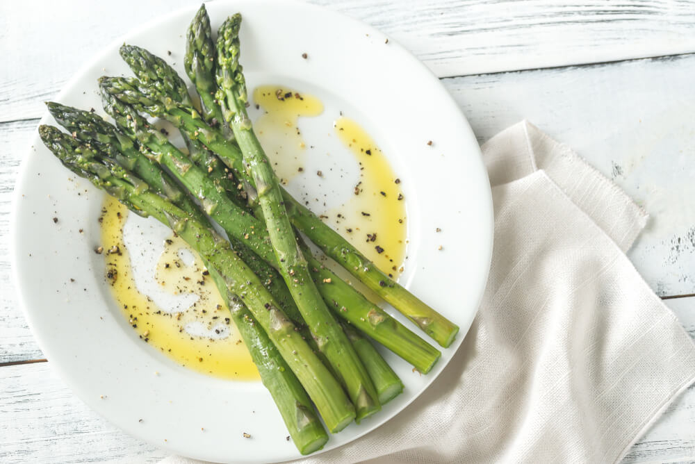 Grilled green asparagus